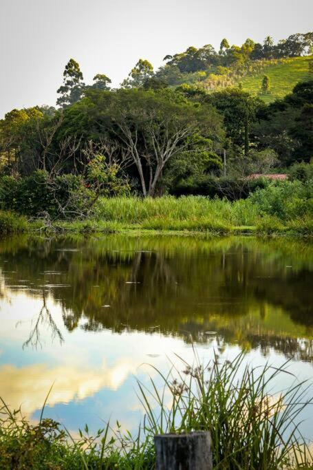 Recanto Dos Beija Flores, Chale Lantana C Monte Alegre do Sul Εξωτερικό φωτογραφία